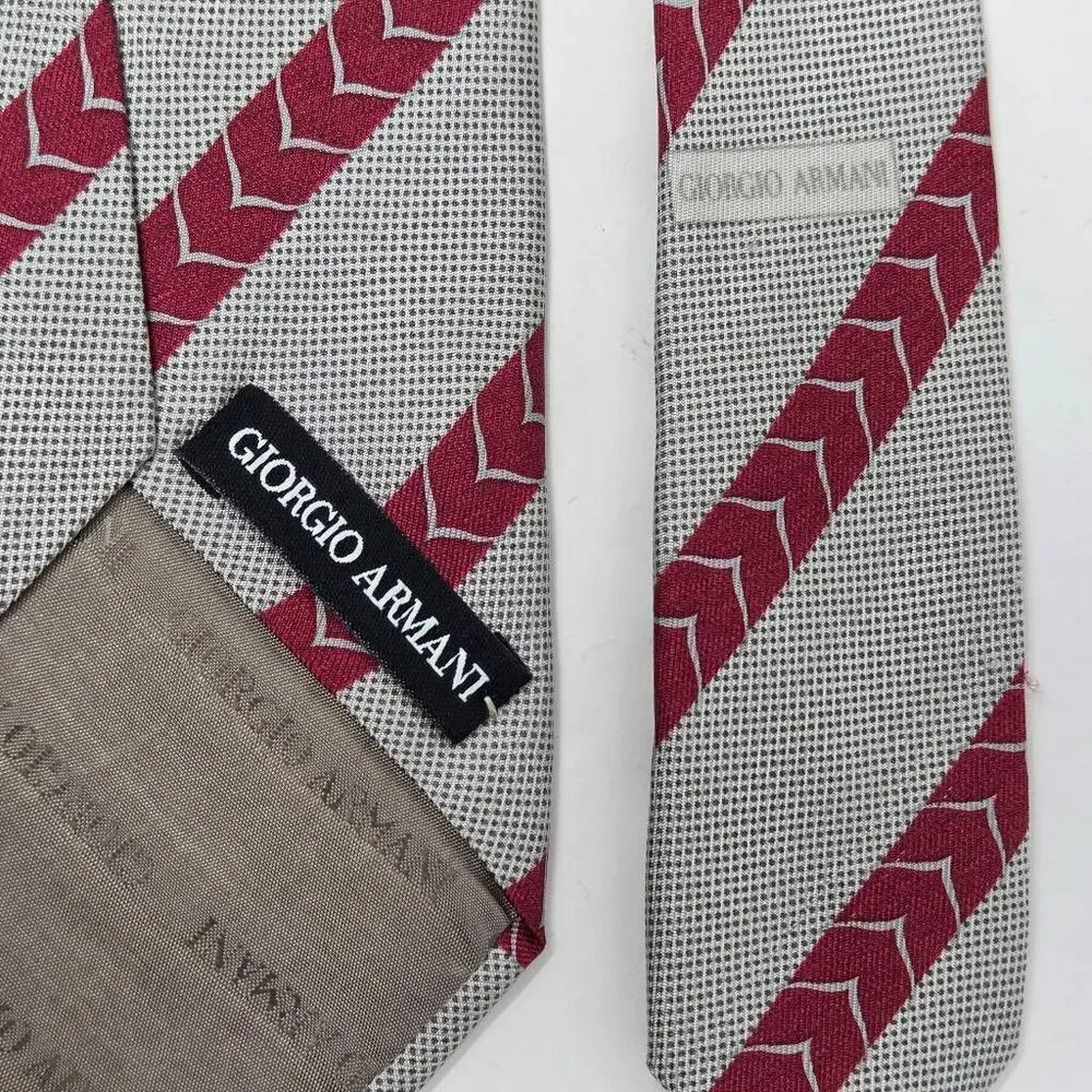 GIORGIO ARMANI SILK TIE GRAY RED TEXTURED CHEVRON STRIPE ITALY 3.75